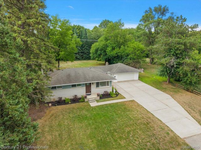 6676 Northview Drive, Independence Charter Township, MI 48346