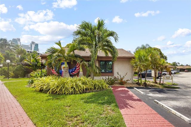 2731 S Parkview Dr, Hallandale Beach, FL 33009