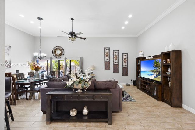 2731 S Parkview Dr, Hallandale Beach, FL 33009