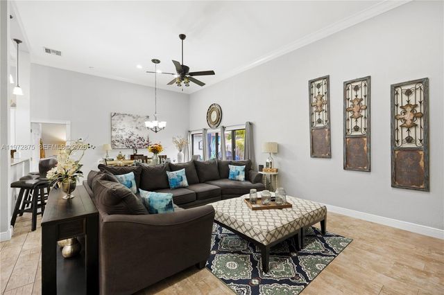 2731 S Parkview Dr, Hallandale Beach, FL 33009