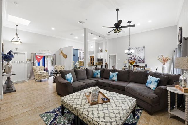 2731 S Parkview Dr, Hallandale Beach, FL 33009