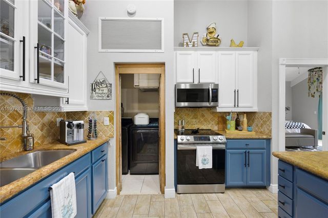 2731 S Parkview Dr, Hallandale Beach, FL 33009