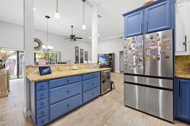 2731 S Parkview Dr, Hallandale Beach, FL 33009