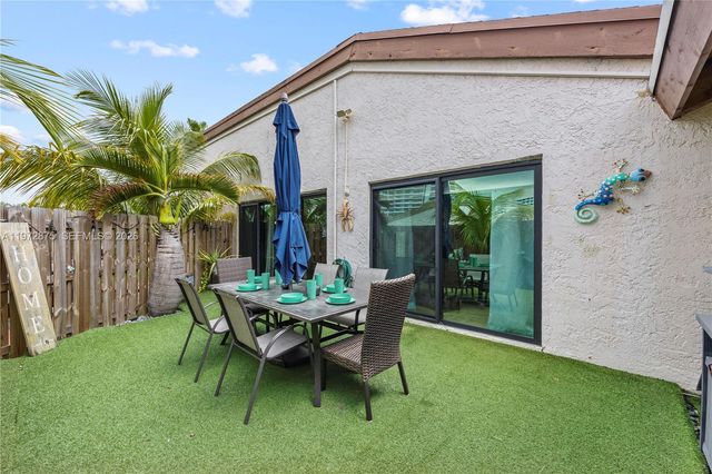 2731 S Parkview Dr, Hallandale Beach, FL 33009