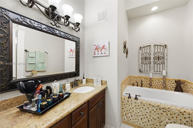 2731 S Parkview Dr, Hallandale Beach, FL 33009