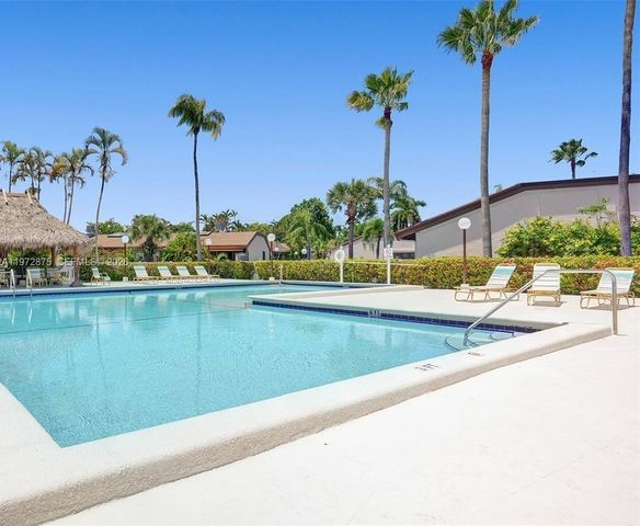 2731 S Parkview Dr, Hallandale Beach, FL 33009