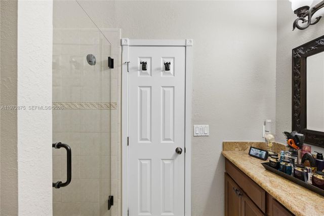 2731 S Parkview Dr, Hallandale Beach, FL 33009