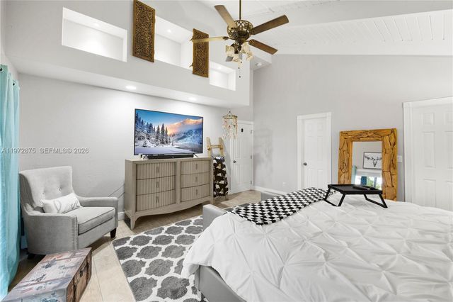 2731 S Parkview Dr, Hallandale Beach, FL 33009