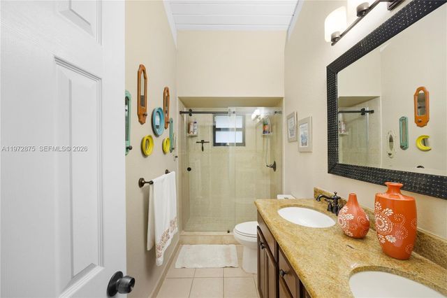 2731 S Parkview Dr, Hallandale Beach, FL 33009