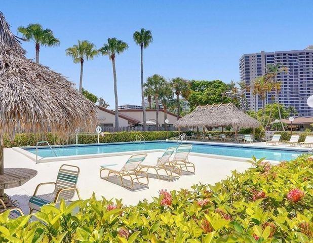 2731 S Parkview Dr, Hallandale Beach, FL 33009