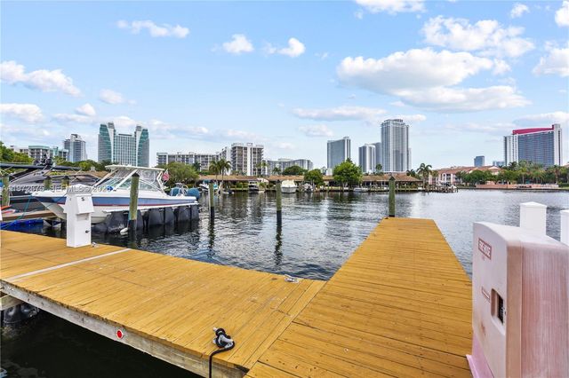 2731 S Parkview Dr, Hallandale Beach, FL 33009