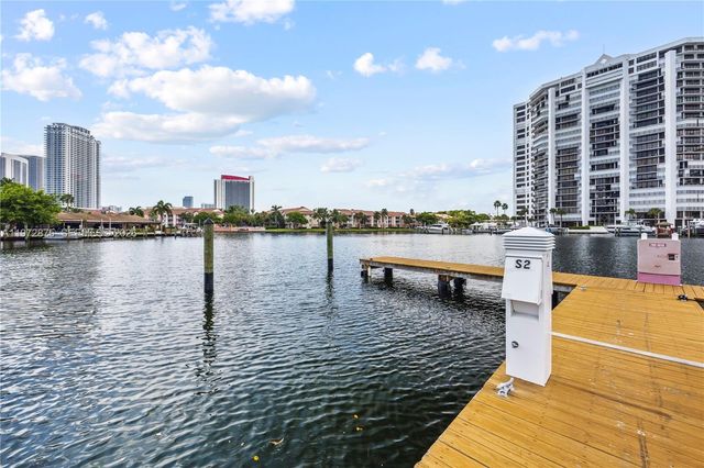 2731 S Parkview Dr, Hallandale Beach, FL 33009