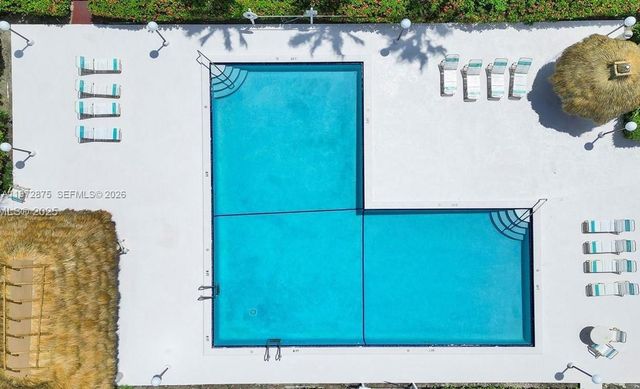 2731 S Parkview Dr, Hallandale Beach, FL 33009