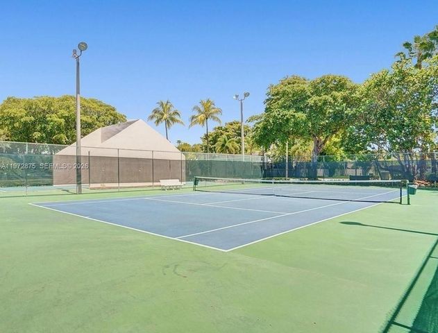 2731 S Parkview Dr, Hallandale Beach, FL 33009