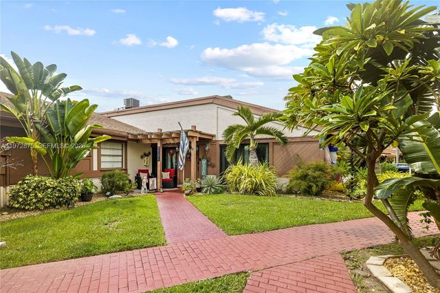 2731 S Parkview Dr, Hallandale Beach, FL 33009