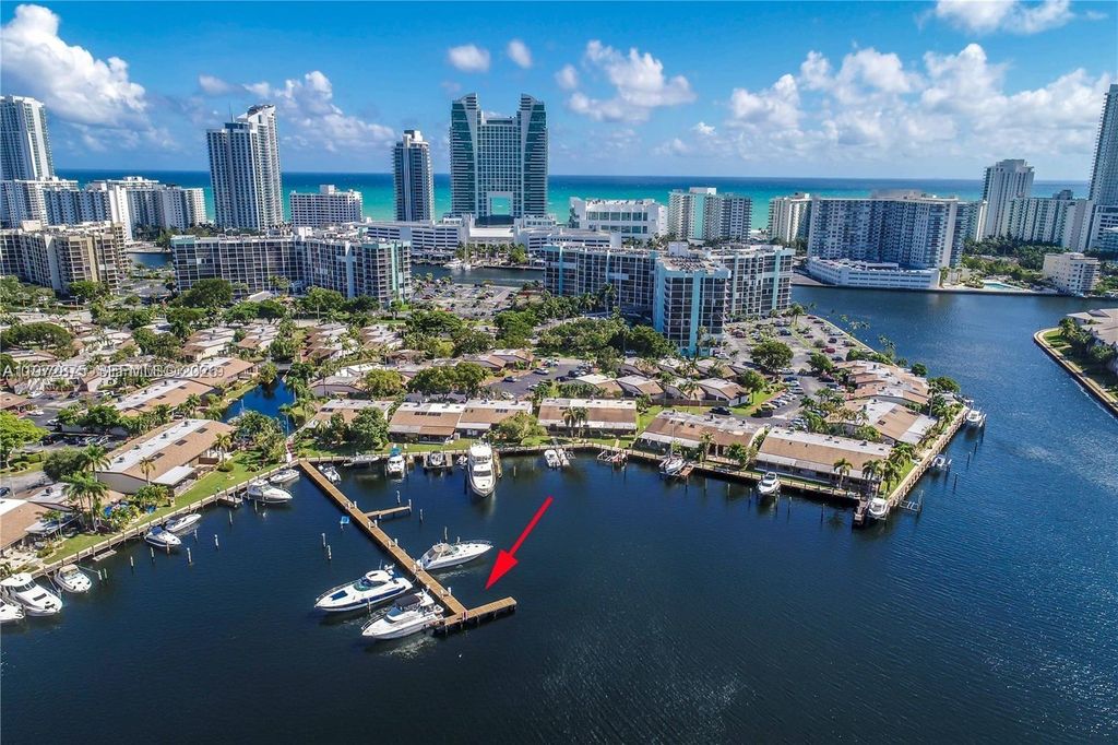 2731 S Parkview Dr, Hallandale Beach, FL 33009