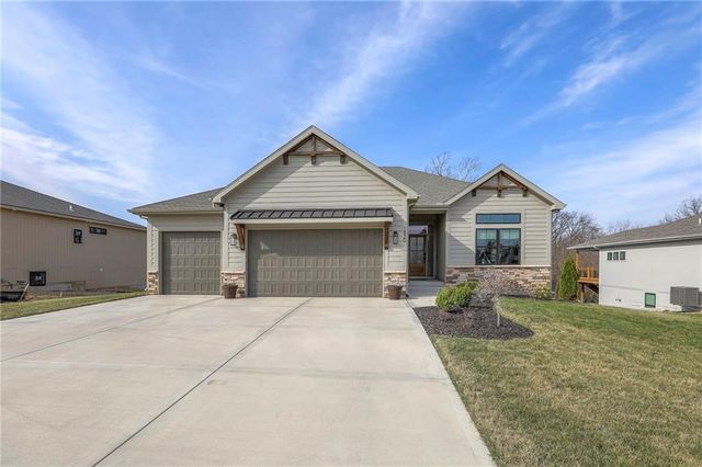 1820 Homestead Drive, Liberty, MO 64068