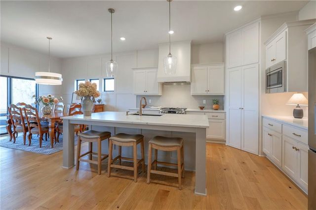 1820 Homestead Drive, Liberty, MO 64068