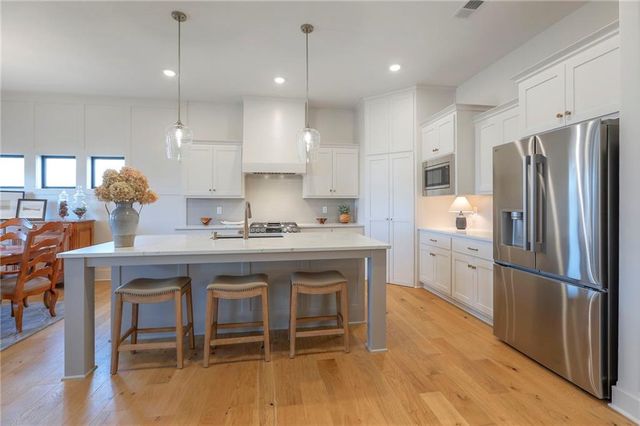 1820 Homestead Drive, Liberty, MO 64068