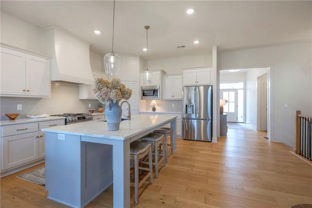 1820 Homestead Drive, Liberty, MO 64068