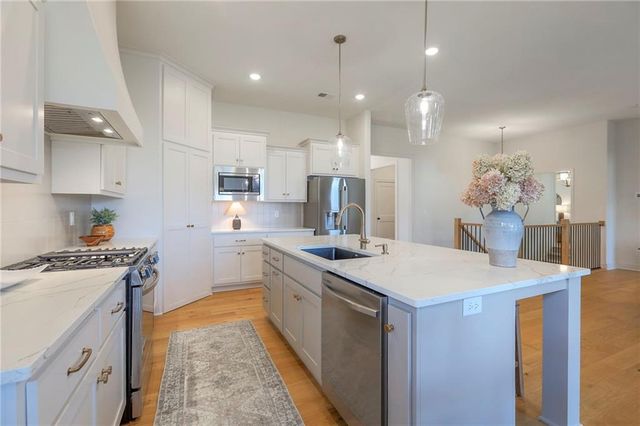 1820 Homestead Drive, Liberty, MO 64068