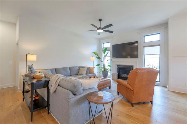 1820 Homestead Drive, Liberty, MO 64068