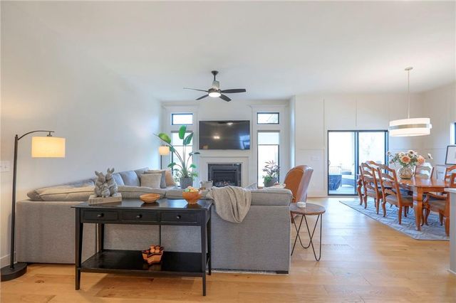 1820 Homestead Drive, Liberty, MO 64068