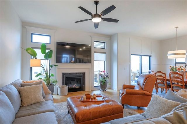 1820 Homestead Drive, Liberty, MO 64068