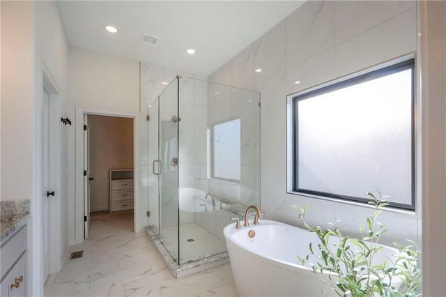 1820 Homestead Drive, Liberty, MO 64068