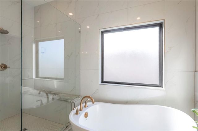 1820 Homestead Drive, Liberty, MO 64068