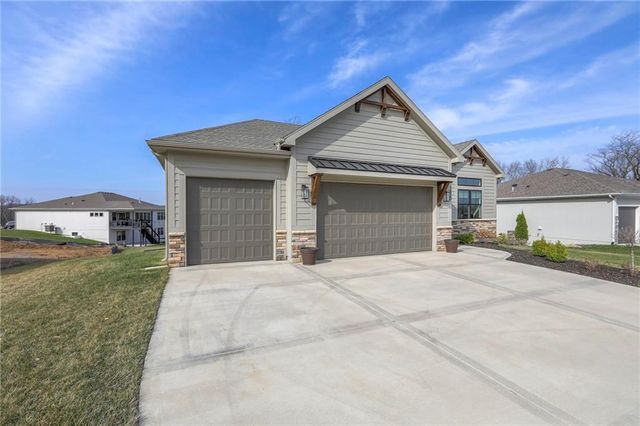 1820 Homestead Drive, Liberty, MO 64068