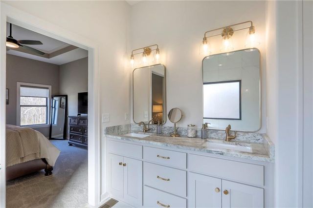 1820 Homestead Drive, Liberty, MO 64068