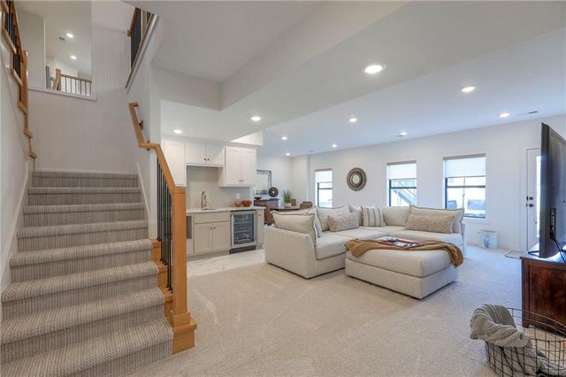 1820 Homestead Drive, Liberty, MO 64068