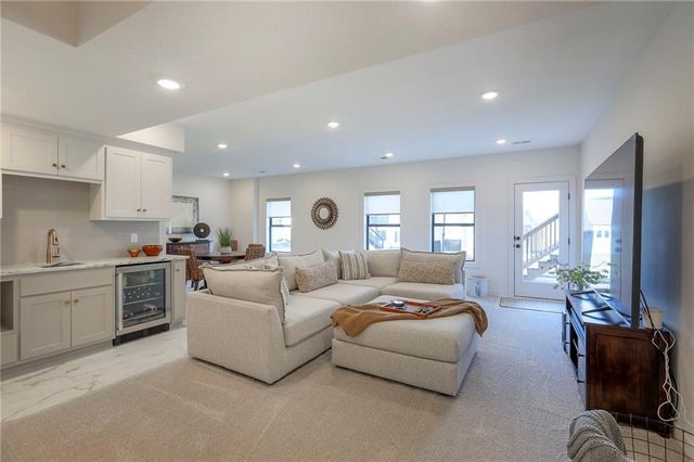 1820 Homestead Drive, Liberty, MO 64068