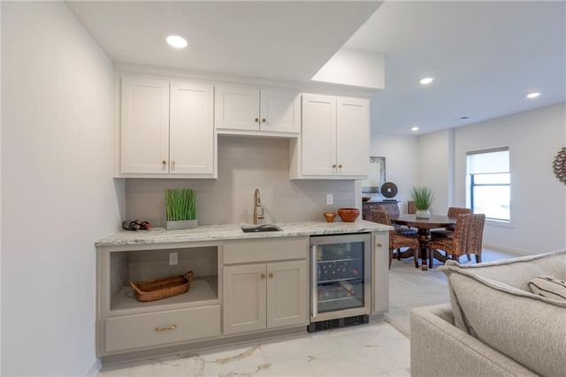 1820 Homestead Drive, Liberty, MO 64068