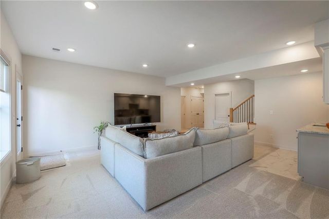 1820 Homestead Drive, Liberty, MO 64068