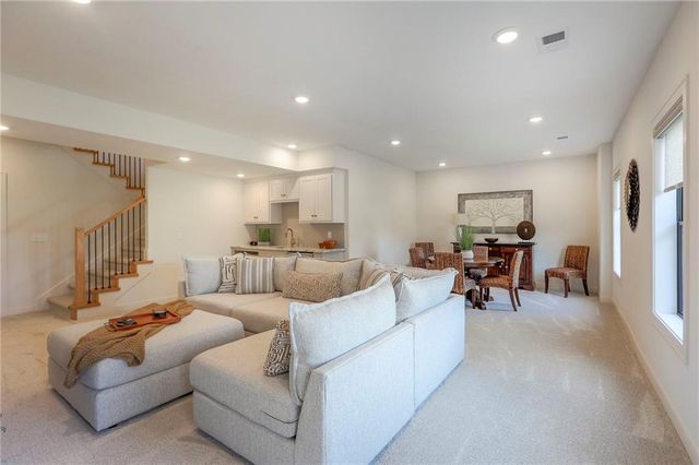 1820 Homestead Drive, Liberty, MO 64068