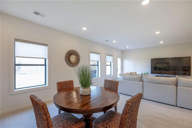 1820 Homestead Drive, Liberty, MO 64068