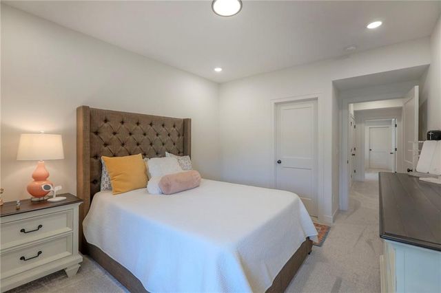 1820 Homestead Drive, Liberty, MO 64068