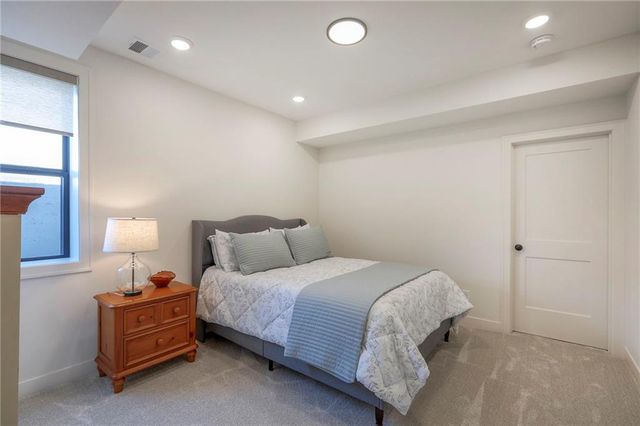 1820 Homestead Drive, Liberty, MO 64068