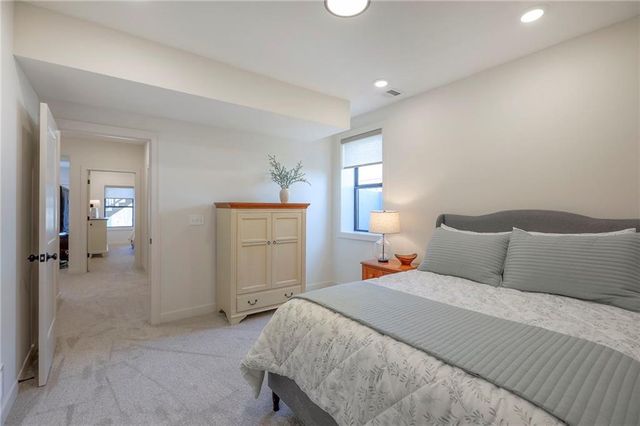 1820 Homestead Drive, Liberty, MO 64068