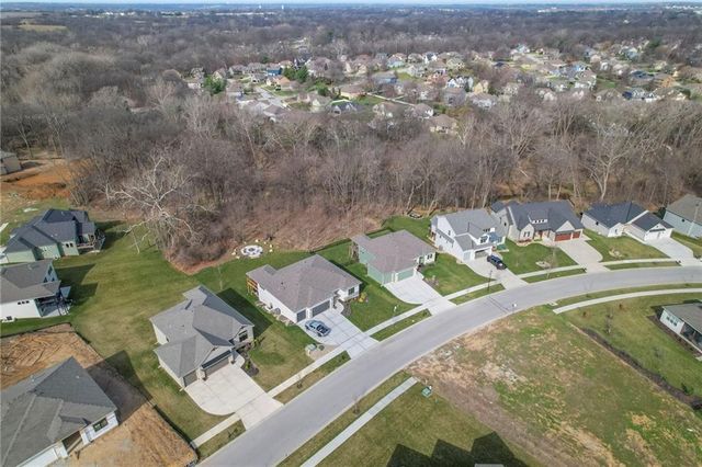 1820 Homestead Drive, Liberty, MO 64068