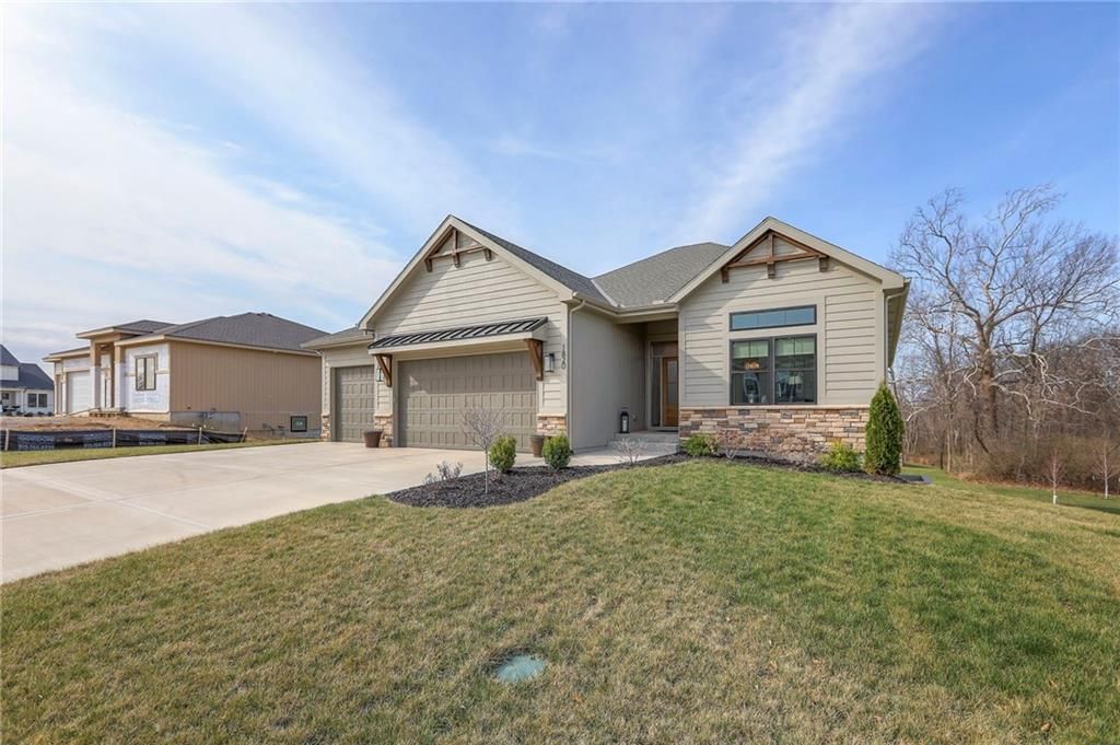 1820 Homestead Drive, Liberty, MO 64068