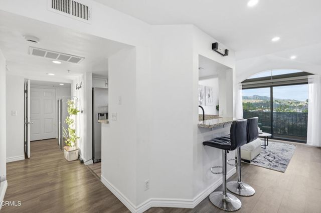 450 W Dryden Street 303, Glendale, CA 91202