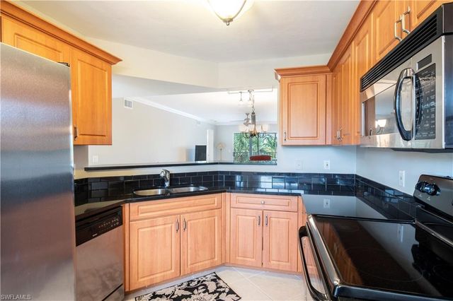 360 Horse Creek DR 303, Naples, FL 34110
