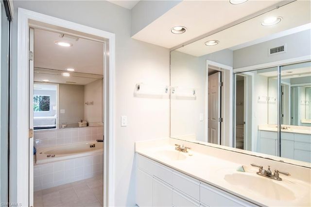 360 Horse Creek DR 303, Naples, FL 34110