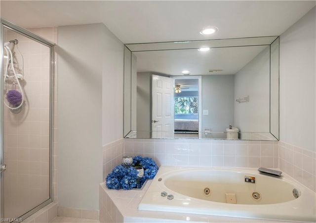 360 Horse Creek DR 303, Naples, FL 34110