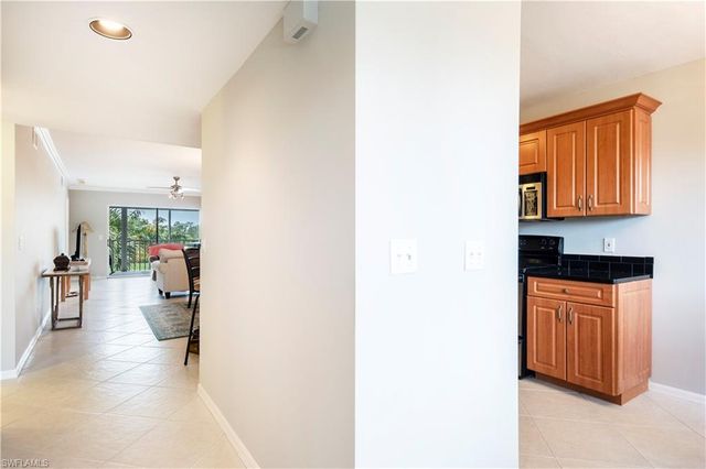 360 Horse Creek DR 303, Naples, FL 34110
