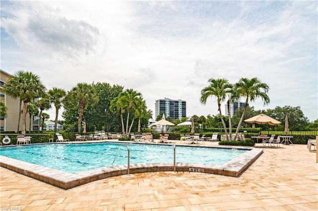 360 Horse Creek DR 303, Naples, FL 34110