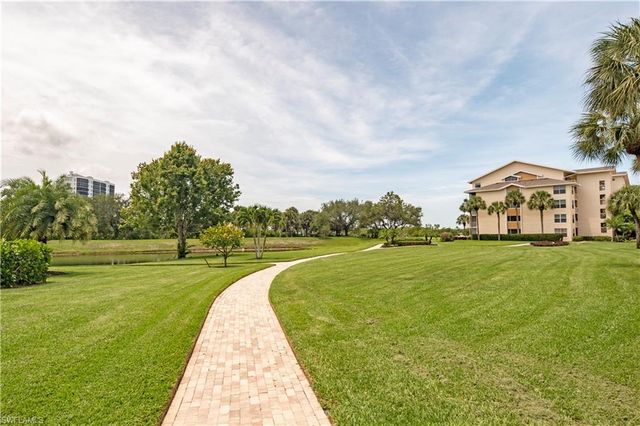 360 Horse Creek DR 303, Naples, FL 34110